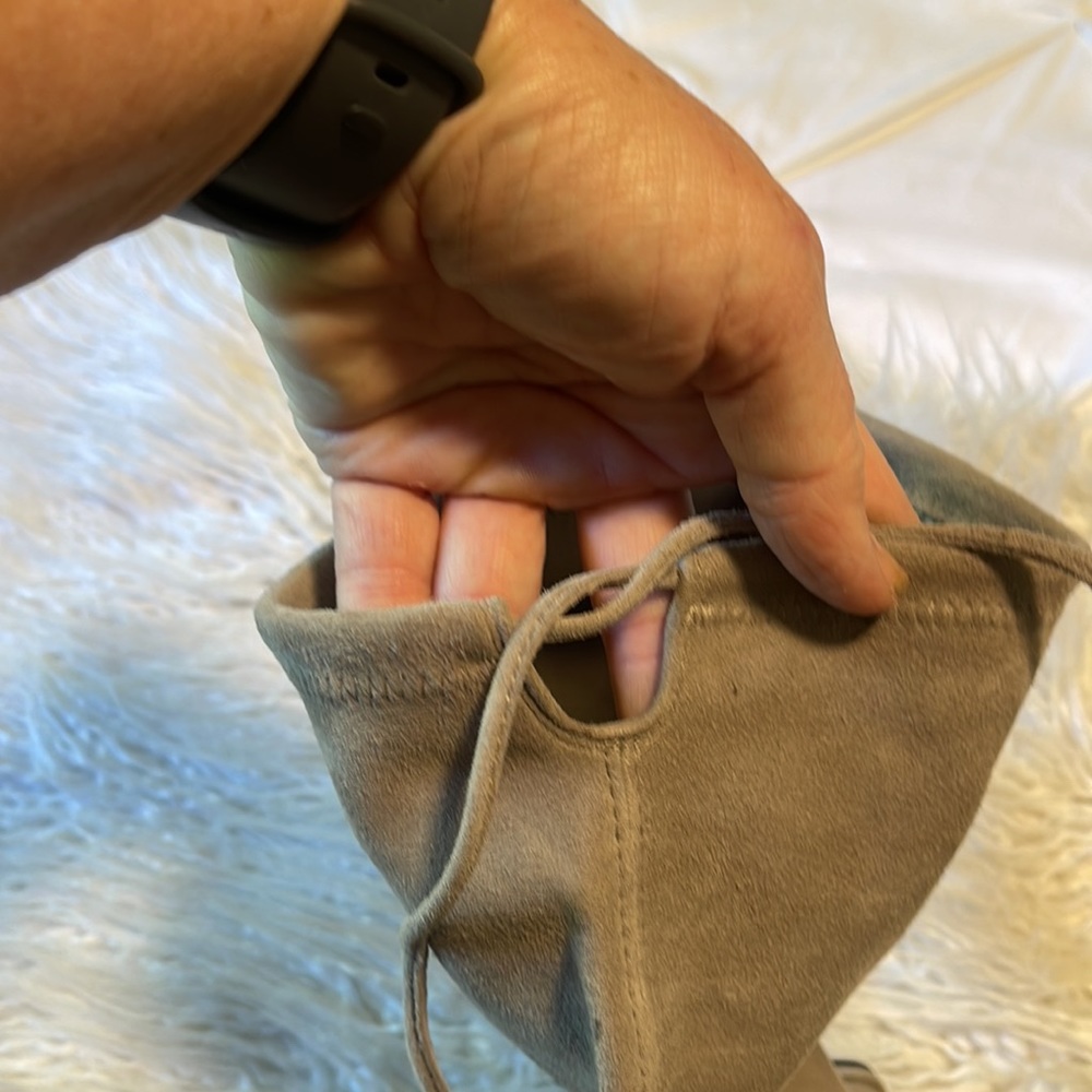 Stuart Weitzman - Picture 4 of 4
